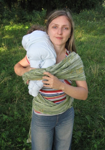 Колыбель в слинге-шарфе.