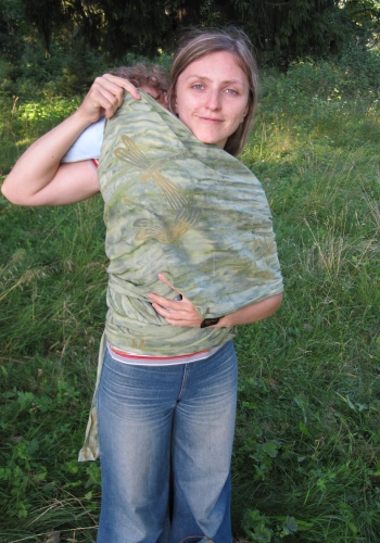 Колыбель в слинге-шарфе.
