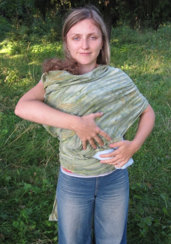 Колыбель в слинге-шарфе.