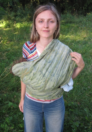Колыбель в слинге-шарфе.